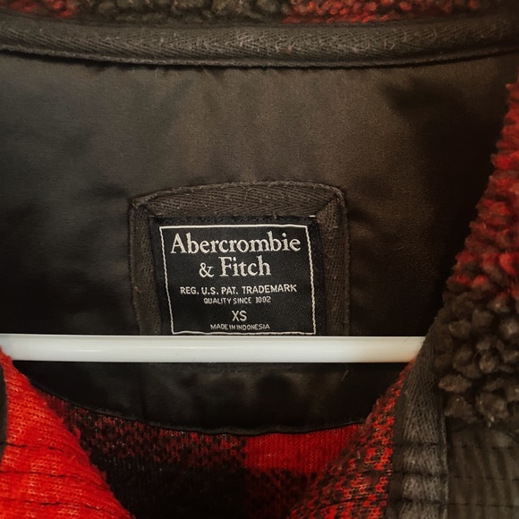 Abercrombie & Fitch Sherpa Half-Zip Sweatshirt - Picture 3 of 3